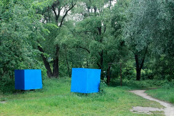 Parktaki ahşap çitler. Açık hava