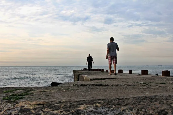 Homem Uma Mulher Praia — Fotografia de Stock