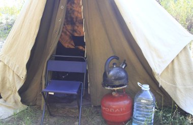 Ormanda kamp çadırı