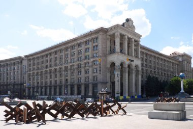 En kalabalık eyaletin başkenti olan eski kasabanın şehri.