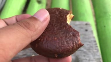 Katmanlı pasta ya da çikolatalı puding.