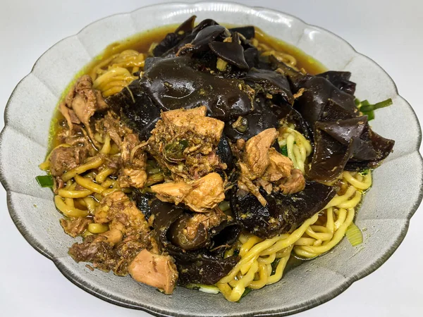 tavuklu ve mantarlı makarna