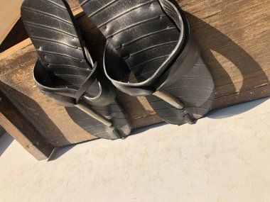 Garajda araba tekerlekleri