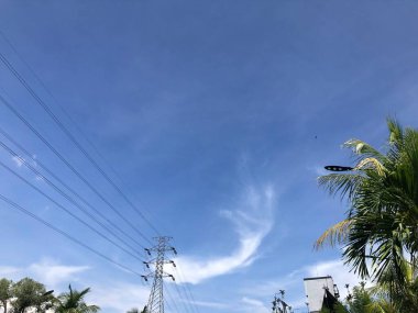 yüksek voltaj elektrik hatları ve kablolar