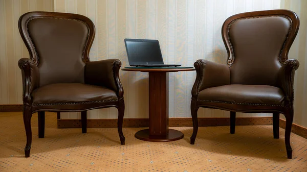 Bükreş 'te bir otel odası.