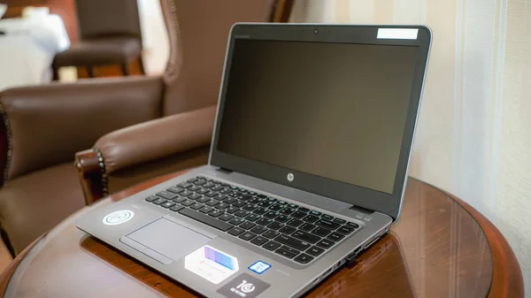 Masadaki Dizüstü bilgisayar