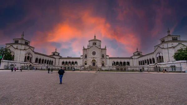 Milan anıtsal mezarlığı Nisan 2022