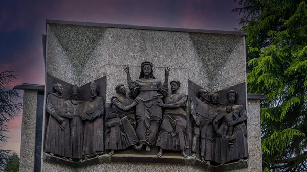 Milan anıtsal mezarlığı Nisan 2022