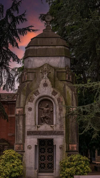 Milan anıtsal mezarlığı Nisan 2022