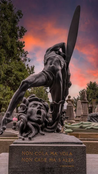 Milan anıtsal mezarlığı İtalya 2022