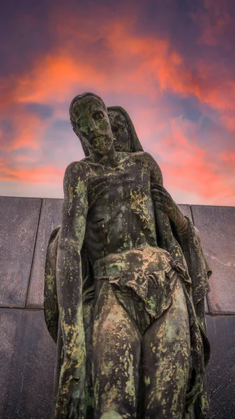 Milan anıtsal mezarlığı İtalya 2022