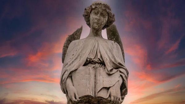 Milan anıtsal mezarlığı İtalya 2022