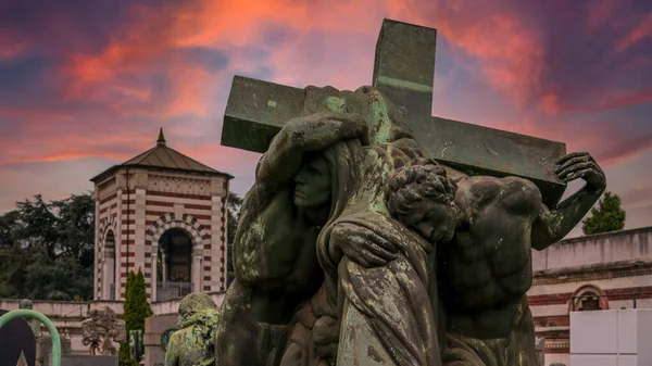 Milan anıtsal mezarlığı İtalya 2022