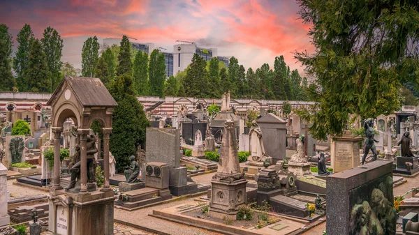 Milan anıtsal mezarlığı İtalya 2022