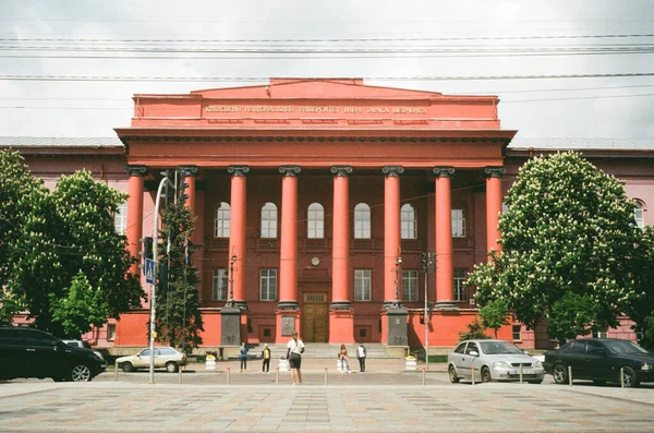Universidad Edificio Rojo Ciudad —  Fotos de Stock
