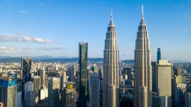 KUALA LUMPUR, MALAYSIA - 1 Şubat 2019: Öğleden sonra Kuala Lumpur şehir merkezinin hava görüntüsü.