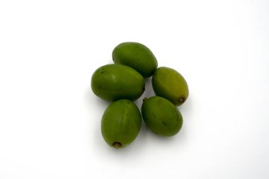 Beyaz arka planda izole meyve (kedondong) ya da spondias dulcis