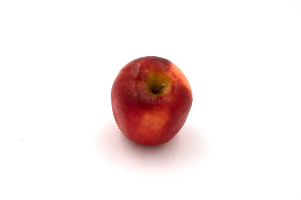 Kraliyet Gala Kırmızı Elmasının Tamamı Beyaz Arka Planda Izole Edilmiş — Stok fotoğraf