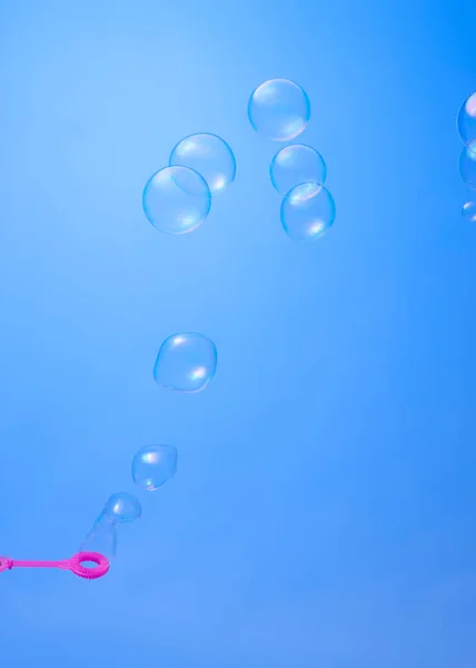 Burbuja Sopa Contra Hermoso Fondo Azul — Foto de Stock