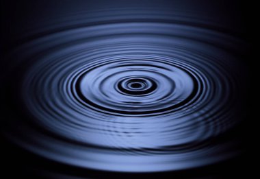 Su damla etkisi su yüzeyi - su damlacığı fotoğraf