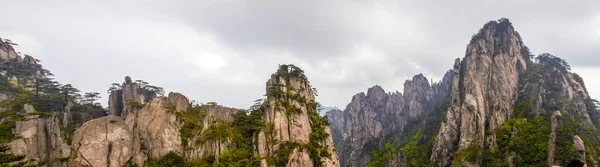 中国東部の安寧省南部の山脈 ユネスコの世界遺産に登録されており 中国の主要観光地の一つです — ストック写真