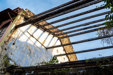 Terk edilmiş inşaat yapısı