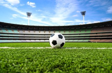 Stadyumda futbol topu / futbol sahada