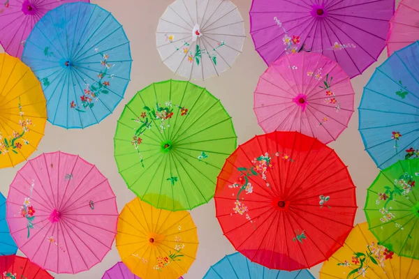 彩色传统雨伞图案 — 图库照片