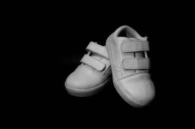 Bebeklerin çifti 2 yıllık ayakkabılar beyaz arkaplan, resim başlığıyla düzenleyebilirsiniz