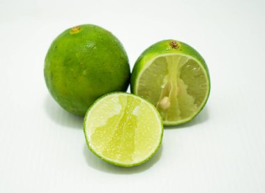 limon ve dilimler halinde.