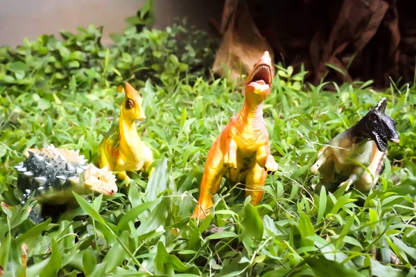 Dinozor oyuncakları, T-rex, Spinosaurus, Velocipraptor, Ankylosaurus