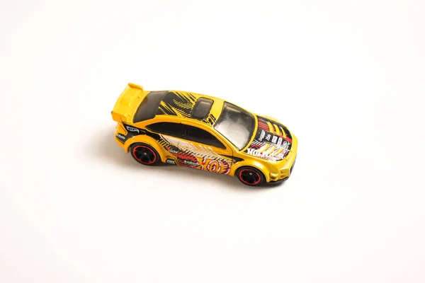Žlutá Barva Hot Wheels Auto Hračky Bílém Pozadí — Stock fotografie