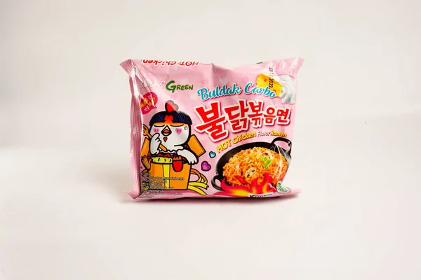 Korejské Pikantní Instantní Nudle Samyang Růžová Carbonara Chuť Stock Obrázky