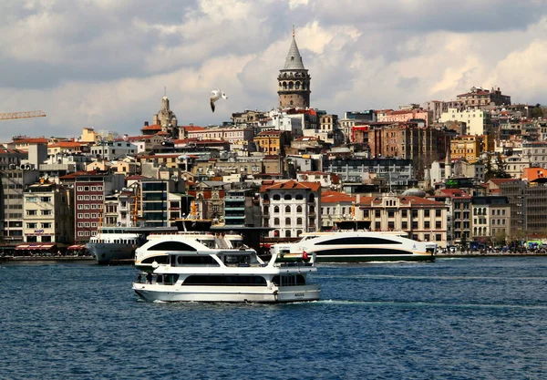 Панорамный Вид Галатской Башни Штормовое Небо Облаками Европейскую Часть Стамбула — стоковое фото
