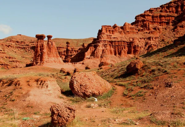 Paisagem Com Montanhas Vermelhas Narman Peribacalari Formado Devido Erosão Intemperismo — Fotografia de Stock