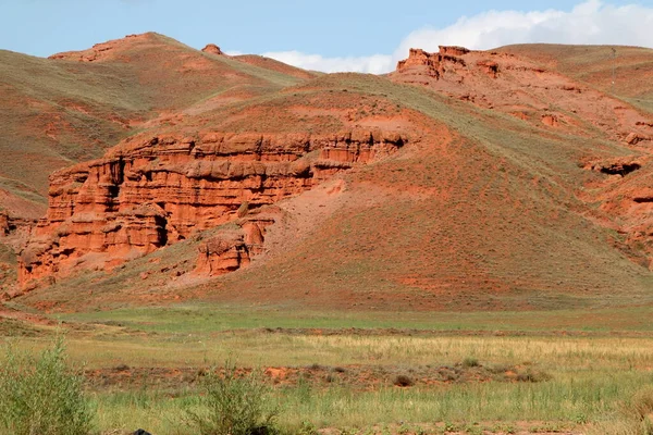 Paisagem Com Montanhas Vermelhas Narman Peribacalari Formado Devido Erosão Intemperismo — Fotografia de Stock