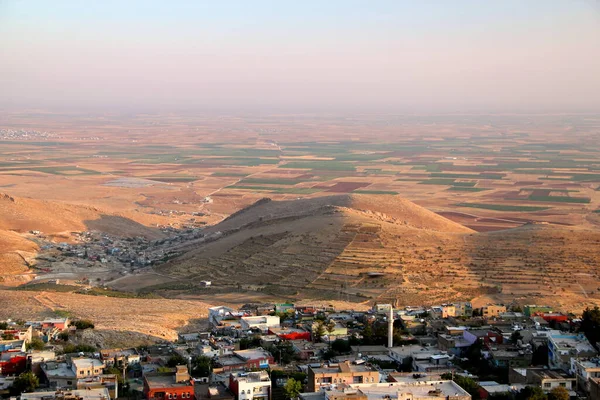 Panoramic View Mesopotamian Plain Light Haze Sunset City Mardin Foreground — Foto de Stock