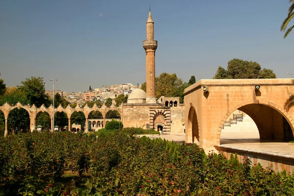 土耳其东南部Sanliurfa市历史上的Rizvaniye清真寺景观 — 图库照片