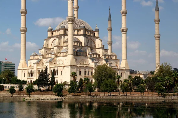 View Sabanci Mosque Seyhan River Center Adana Southern Turkey — Stock Photo, Image
