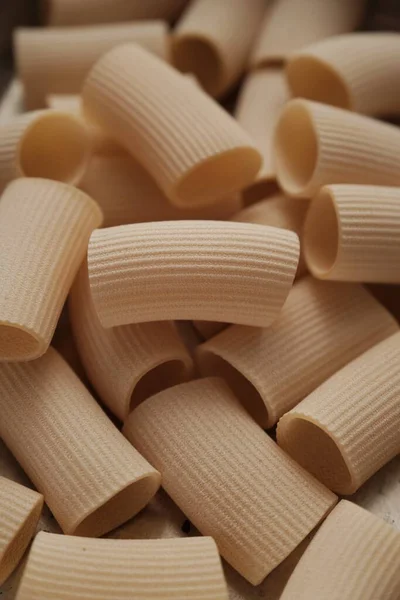 dry Italian pasta in the form of thick corrugated tubes