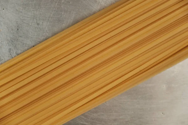 Dry Italian Linguine Pasta Metal Bowl — 스톡 사진