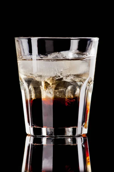 Gradiënt Cocktail Geïsoleerd Zwart — Stockfoto