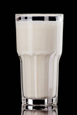 Siyah üzerine vitamin kokteyli.