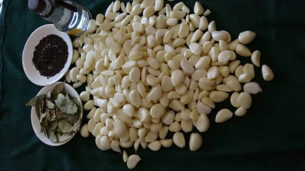 Yeni hasat sütü sarımsak