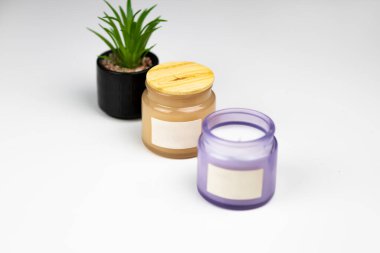 Hygge ve aromaterapi konsepti. Oda parfümü, yayıcı ve aromaterapi konsepti