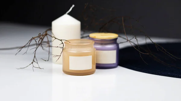 Hygge ve aromaterapi konsepti. Oda parfümü, yayıcı ve aromaterapi konsepti