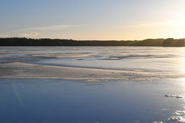 Lago Tiene Una Cubierta Hielo Espesor Enero Finlandia — Foto de Stock