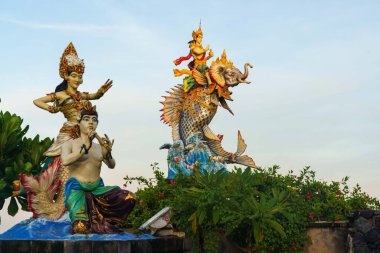 Asya Renkli Heykel Hayvanı ve Kadın