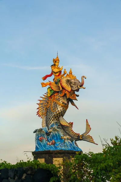 Азиатская Красочная Статуя Животного Женщины — стоковое фото