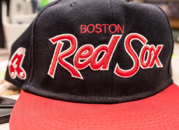 Kapelusz Wentylatora Boston Red Sox Znanym Logo — Zdjęcie stockowe